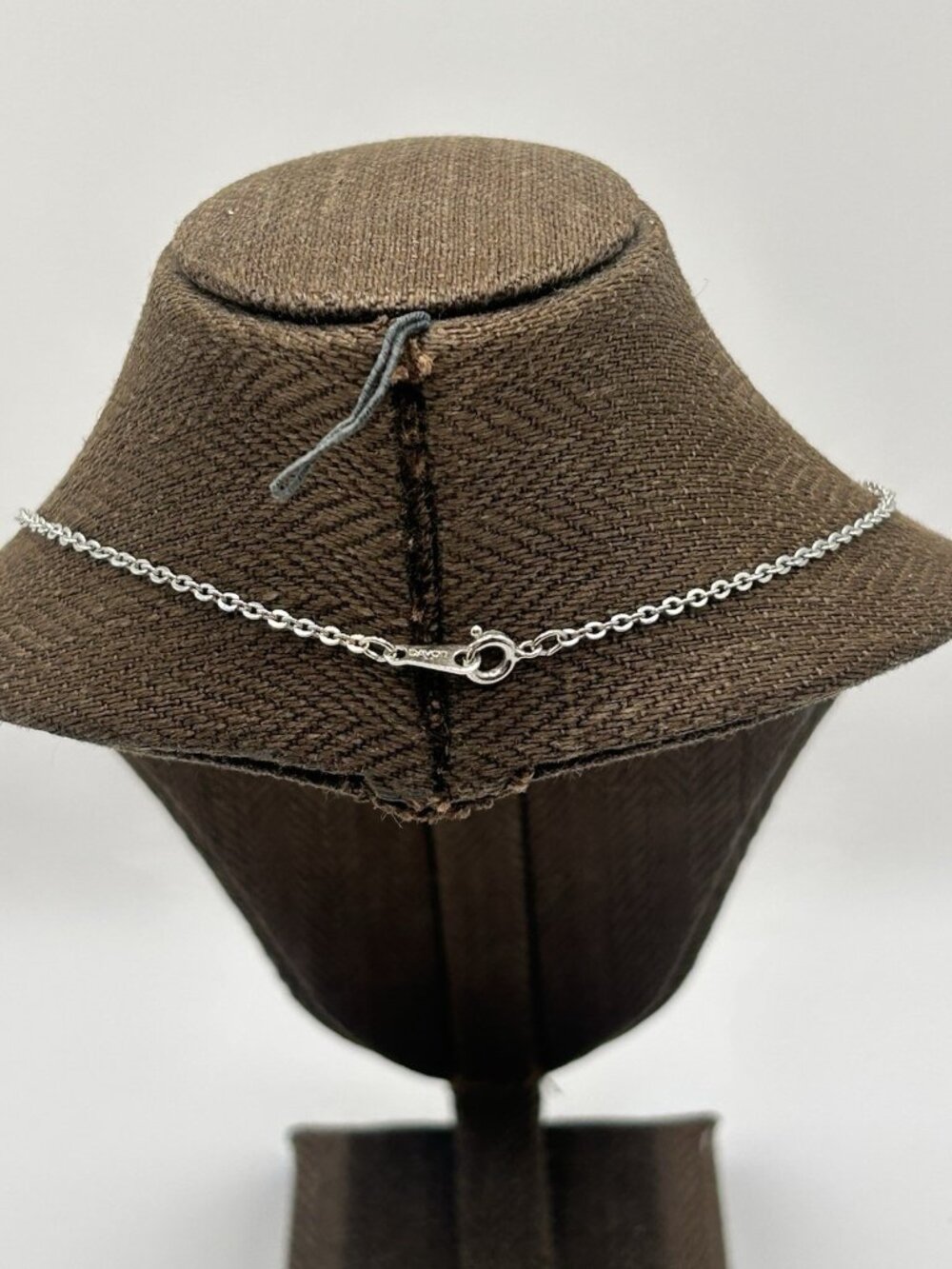 Avon Delicate Vintage Blue Necklace On Silver Tone Chain Faux Pearls Emerald Cut - Picture 4 of 9